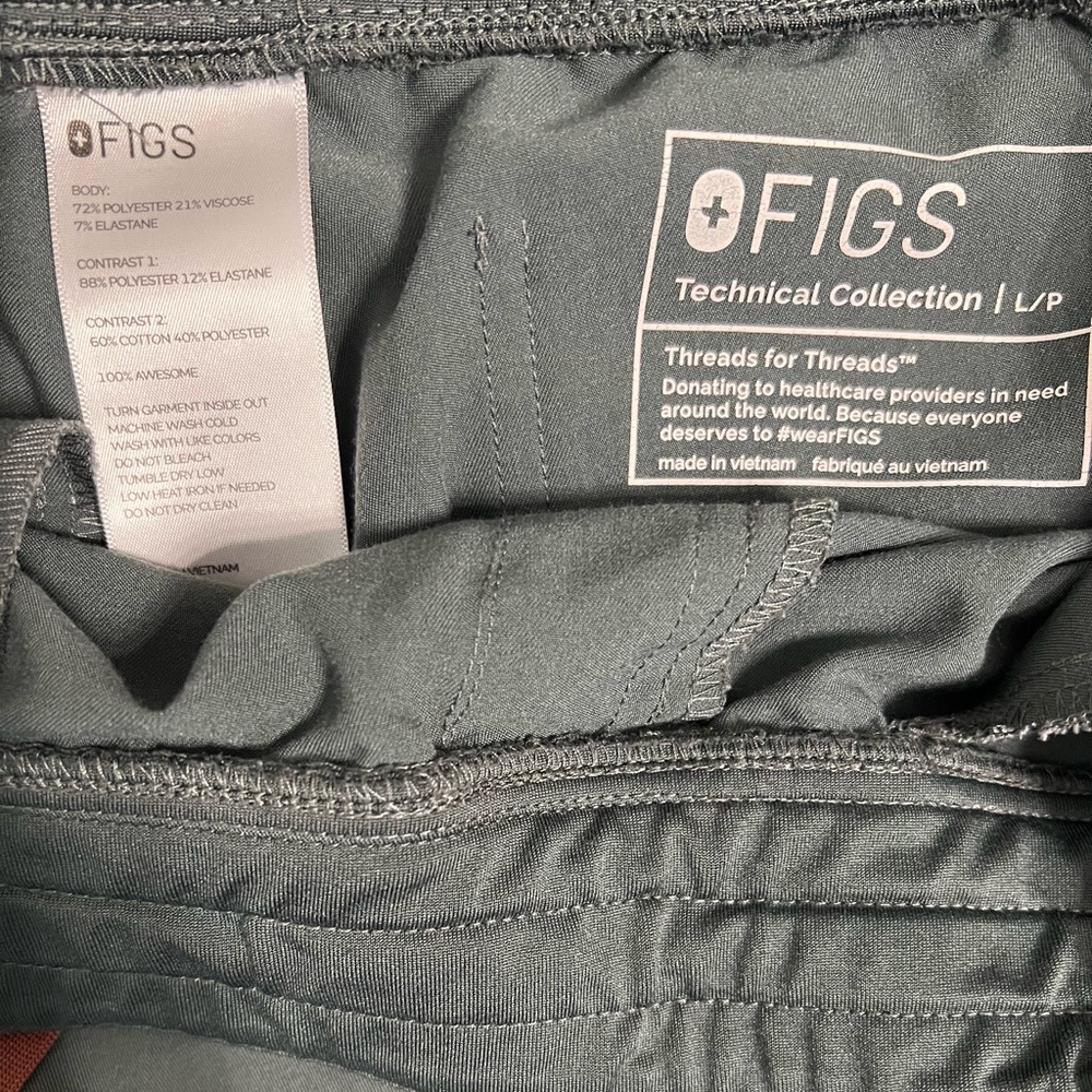 LIKE NEW MOSS FIG SCRUBS